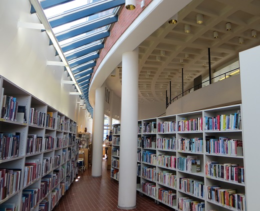 Sammonlahden kirjasto sisältä 2015.jpg