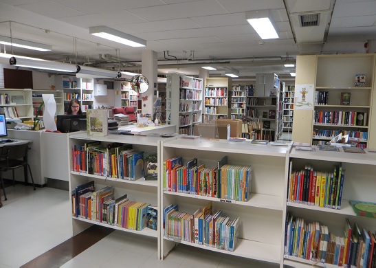 Voisalmen kirjasto sisä 2015.jpg