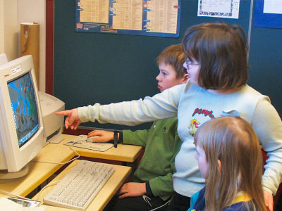 Lapset tietokoneella.jpg
