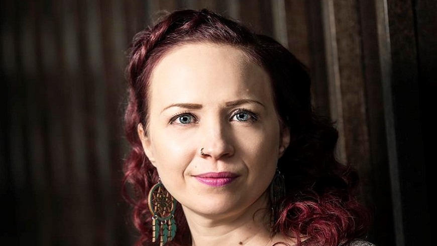Kirjailijavieras Elina Järvi kirjaston Facebook-livessä to 27.1. klo 18